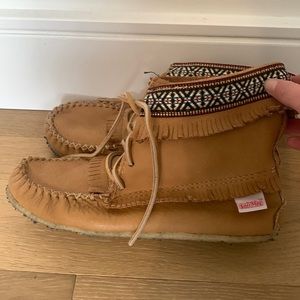 Softmoc leather slippers / moccasins with gum sole